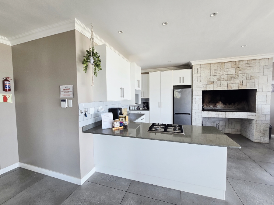 4 Bedroom Property for Sale in Kleinkrantz Western Cape